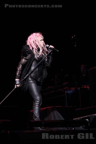 CINDY LAUPER - 2016-07-11 - PARIS - Grand Rex - 